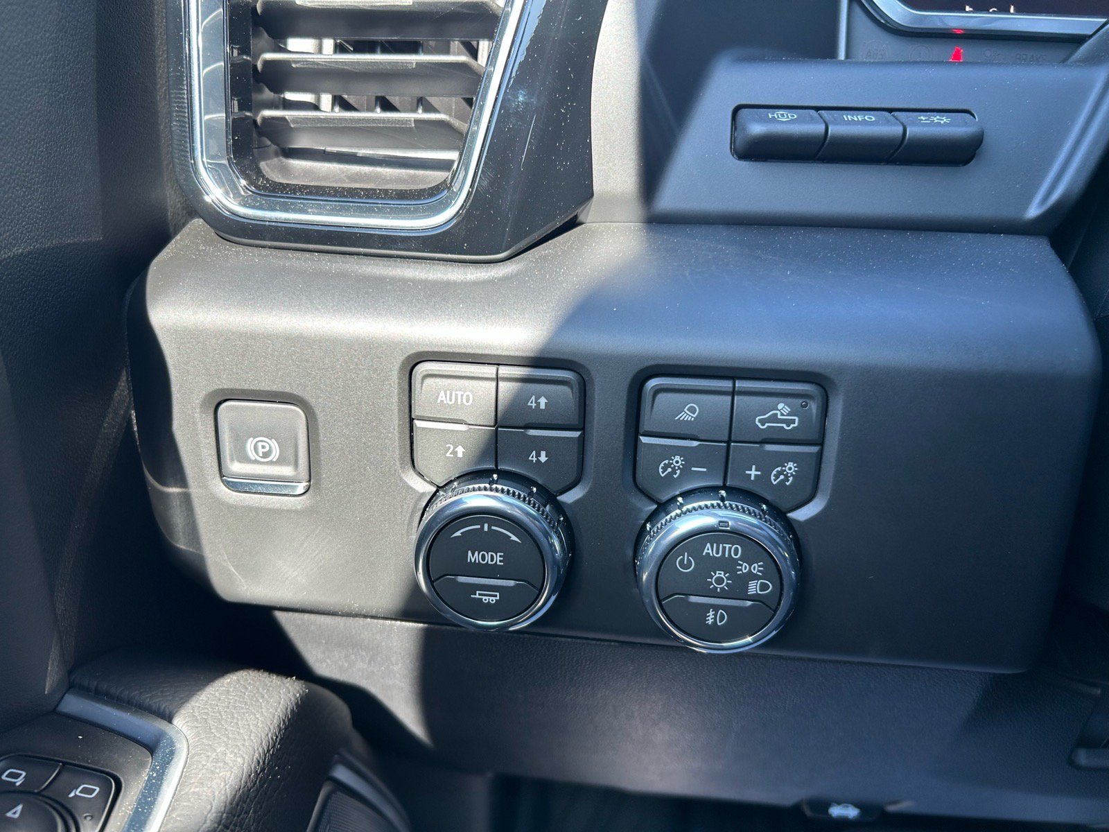 New 2026 GMC Sierra 2500 Denali w/ Denali Reserve Package AWD/4WD image 16