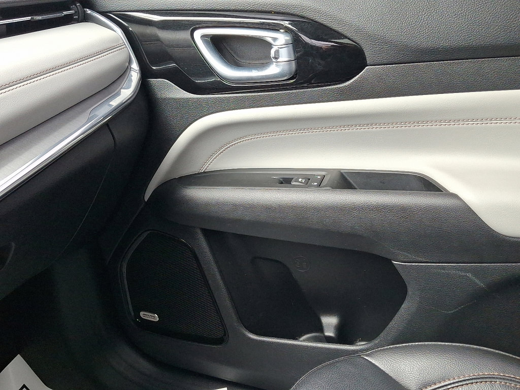 Certified 2022 Jeep Compass Limited w/ Sun and Sound Group image 31