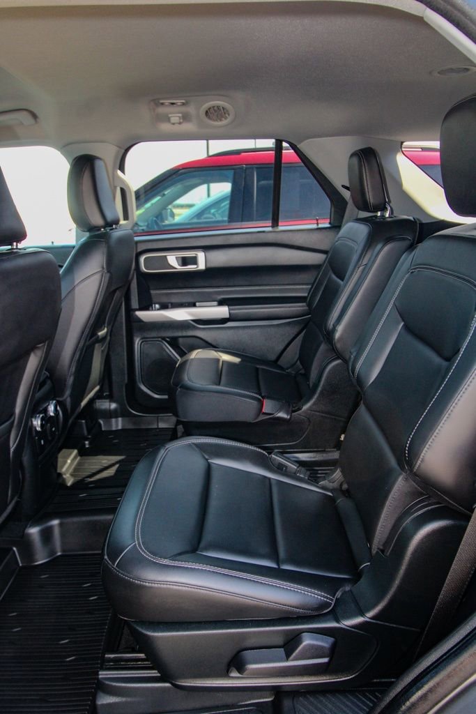 Used 2023 Ford Explorer XLT w/ Equipment Group 202A image 8