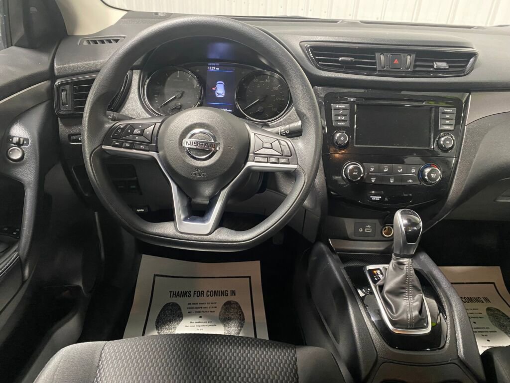 Used 2020 Nissan Rogue Sport S image 4