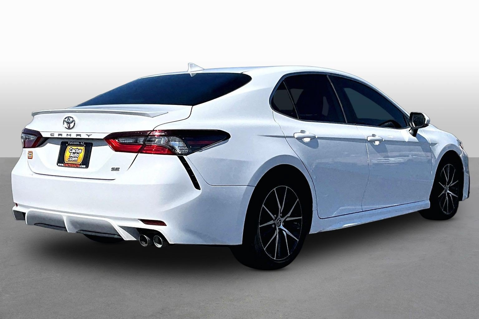 Used 2022 Toyota Camry SE w/ Audio Upgrade Package FWD image 2