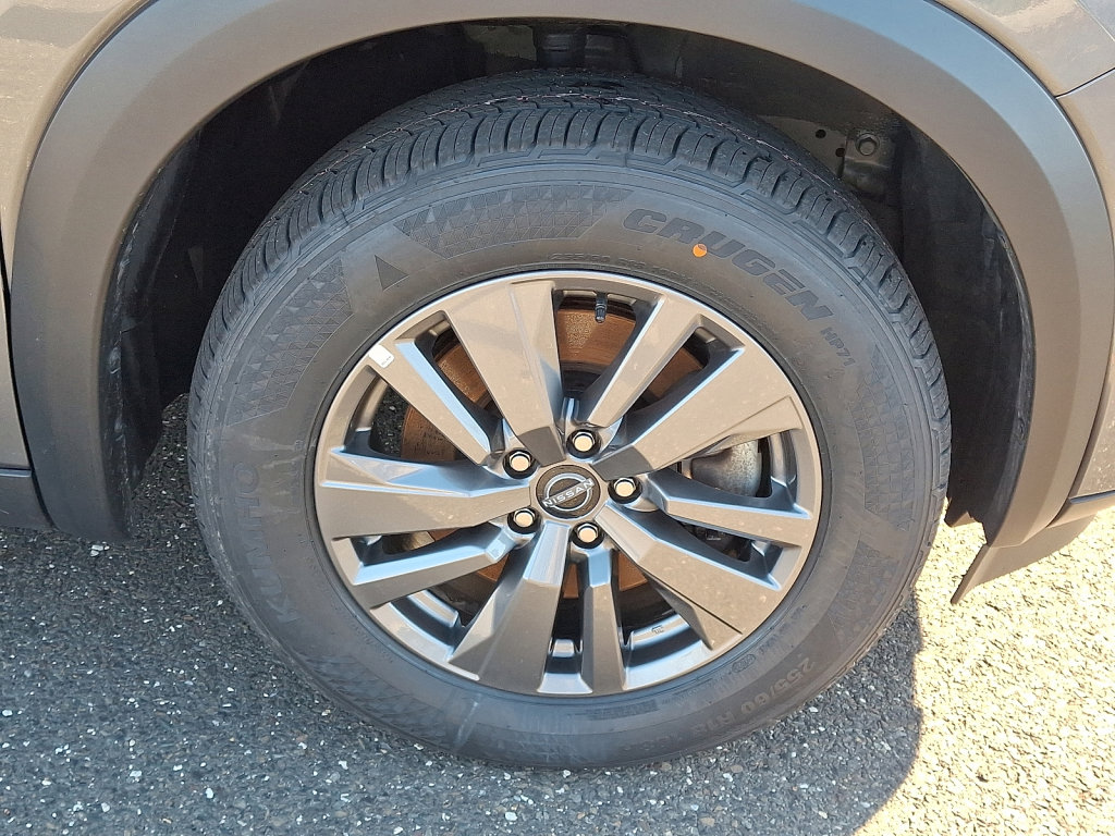 Used 2025 Nissan Pathfinder SV image 9