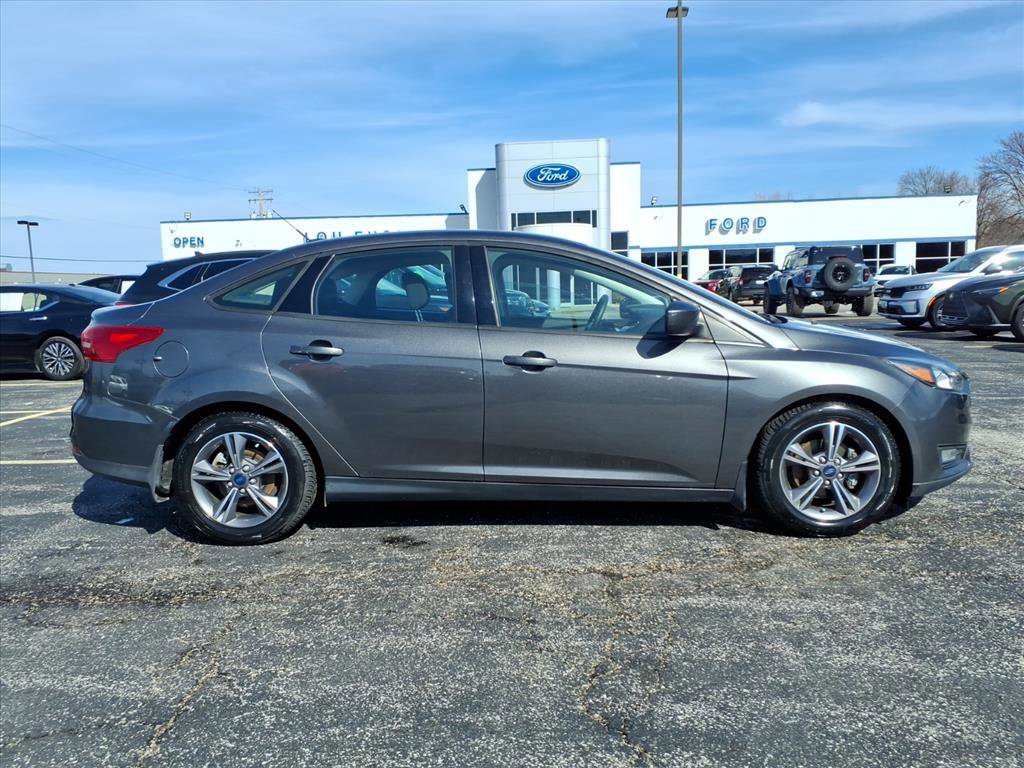 Used 2018 Ford Focus SE w/ SE Appearance Package image 27