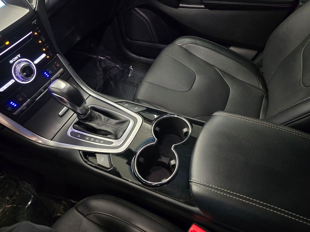 Used 2018 Ford Edge Titanium w/ Equipment Group 302A AWD/4WD image 26