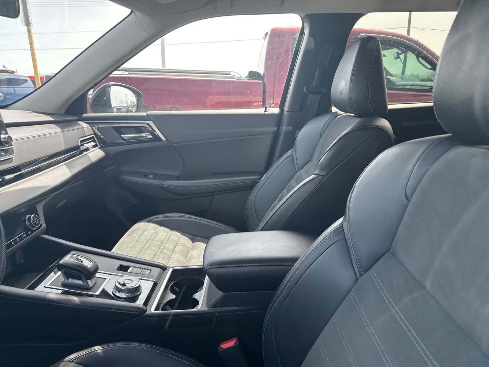 Used 2024 Mitsubishi Outlander SE AWD/4WD image 29