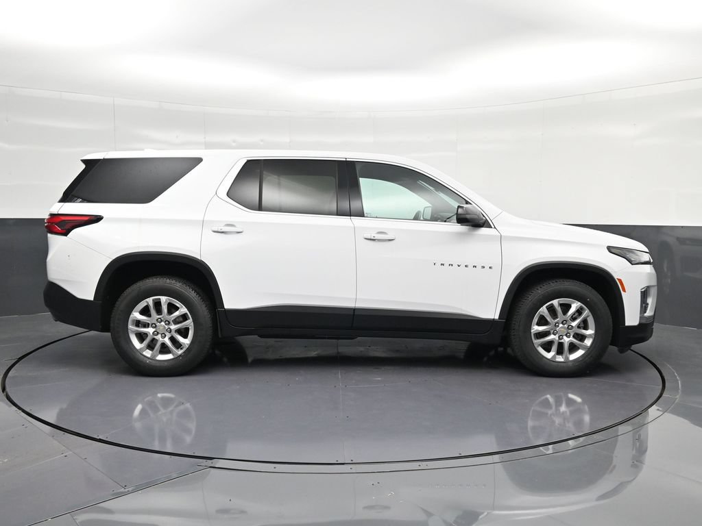 Used 2023 Chevrolet Traverse LS FWD image 4