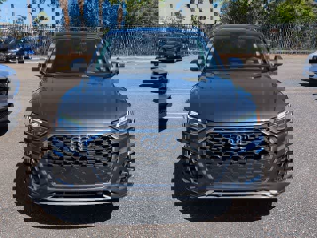 Used 2023 Audi Q5 2.0T Premium w/ Convenience Package image 3