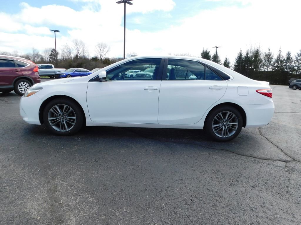 Used 2016 Toyota Camry SE w/ Moonroof Package image 6