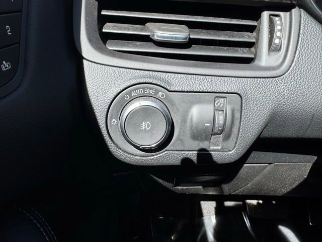 Used 2019 Buick Envision Essence FWD image 23