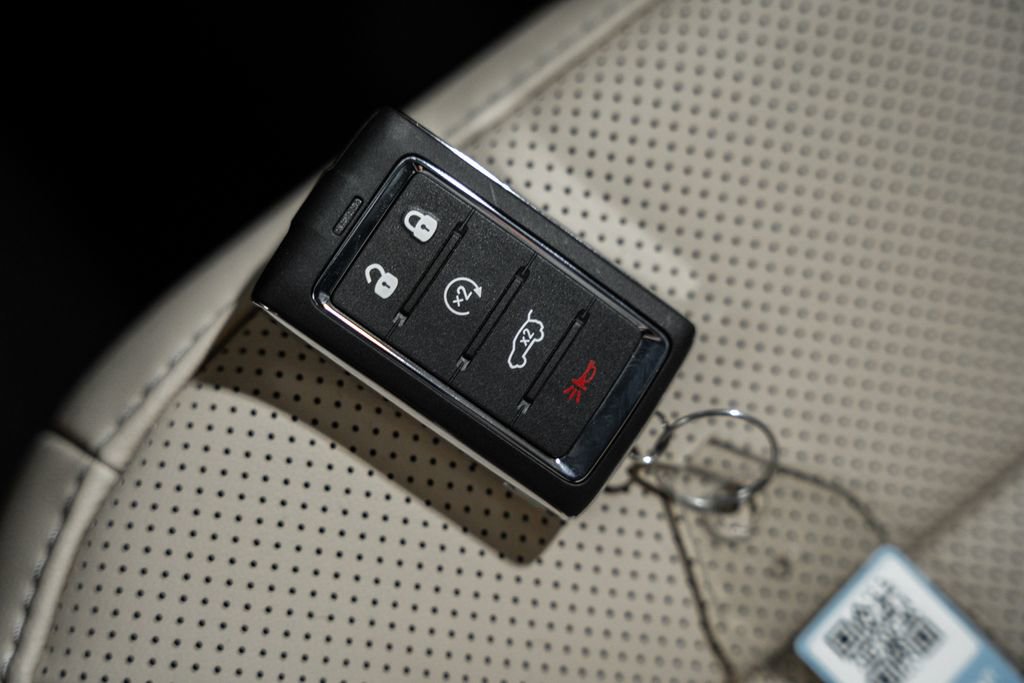 New 2025 Jeep Grand Cherokee Limited w/ Luxury Tech Group II image 45