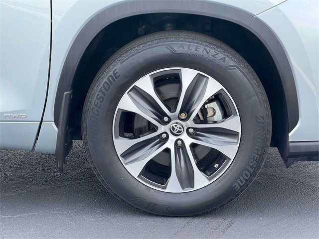 Used 2022 Toyota Highlander XLE image 7