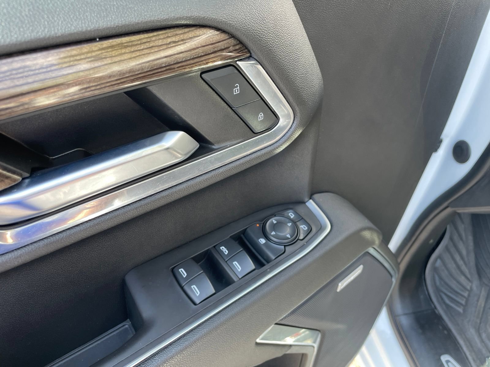 Used 2024 Chevrolet Silverado 1500 LT Trail Boss w/ Convenience Package II AWD/4WD image 22