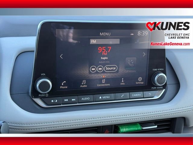 Used 2025 Nissan Rogue SV image 32