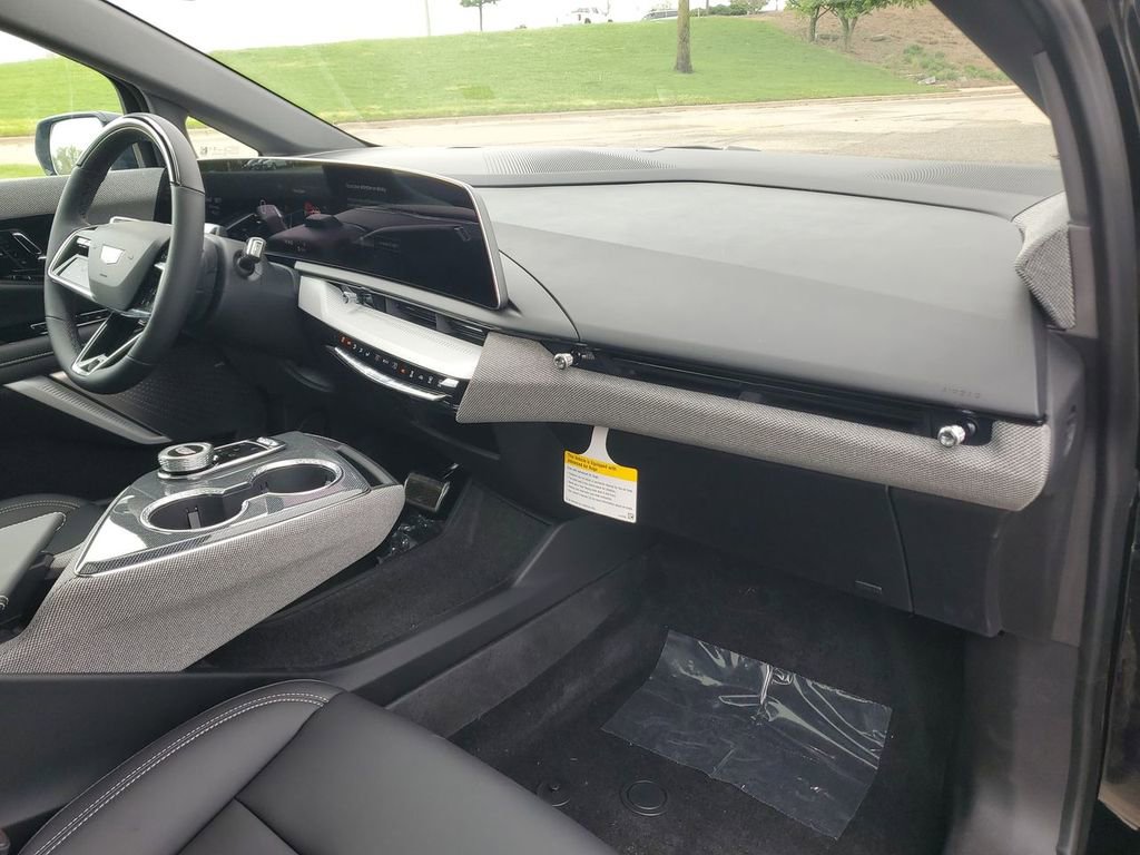 New 2025 Cadillac Optiq Sport 1 image 29
