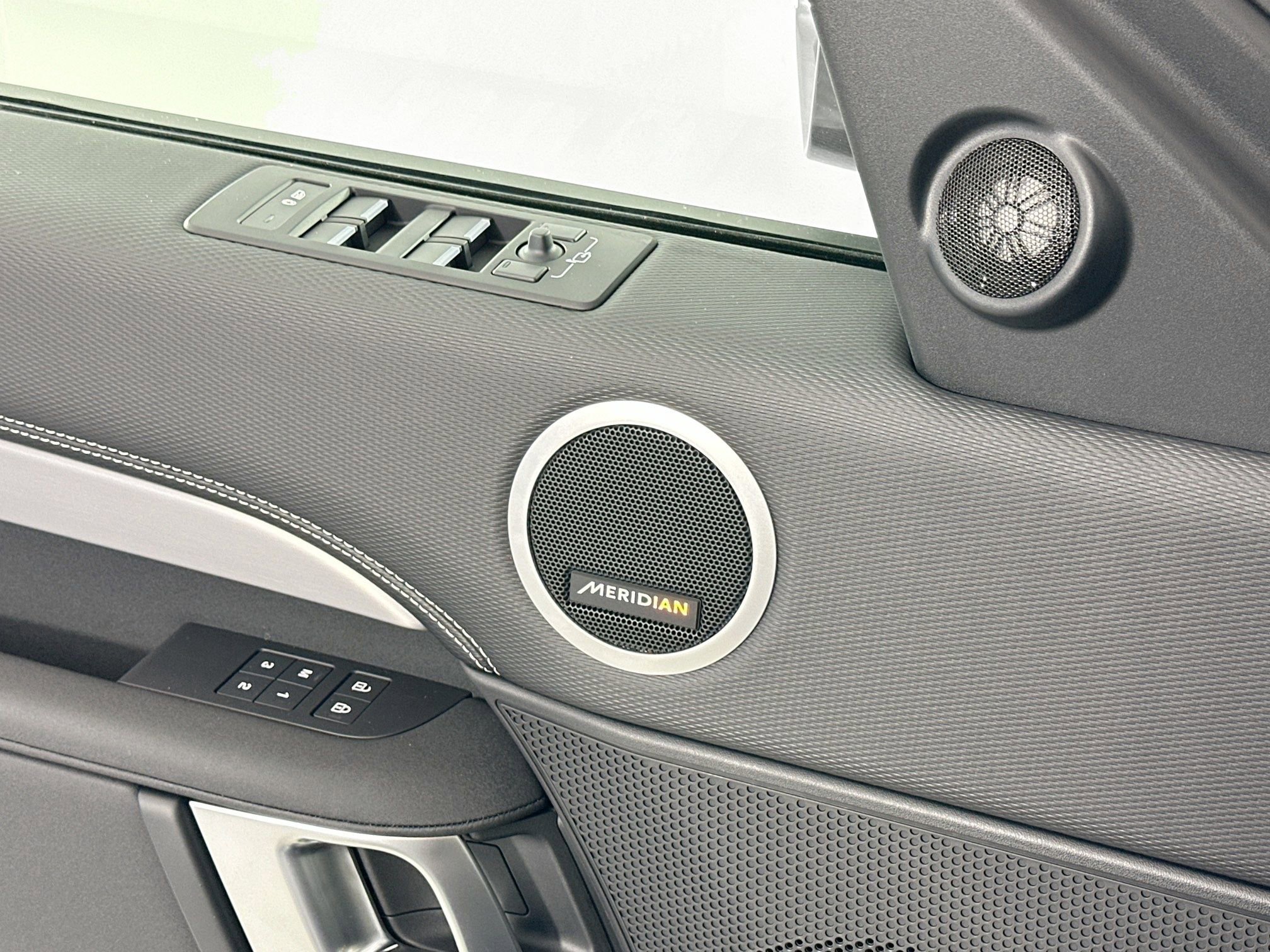 Used 2026 Land Rover Discovery Limited Edition image 16