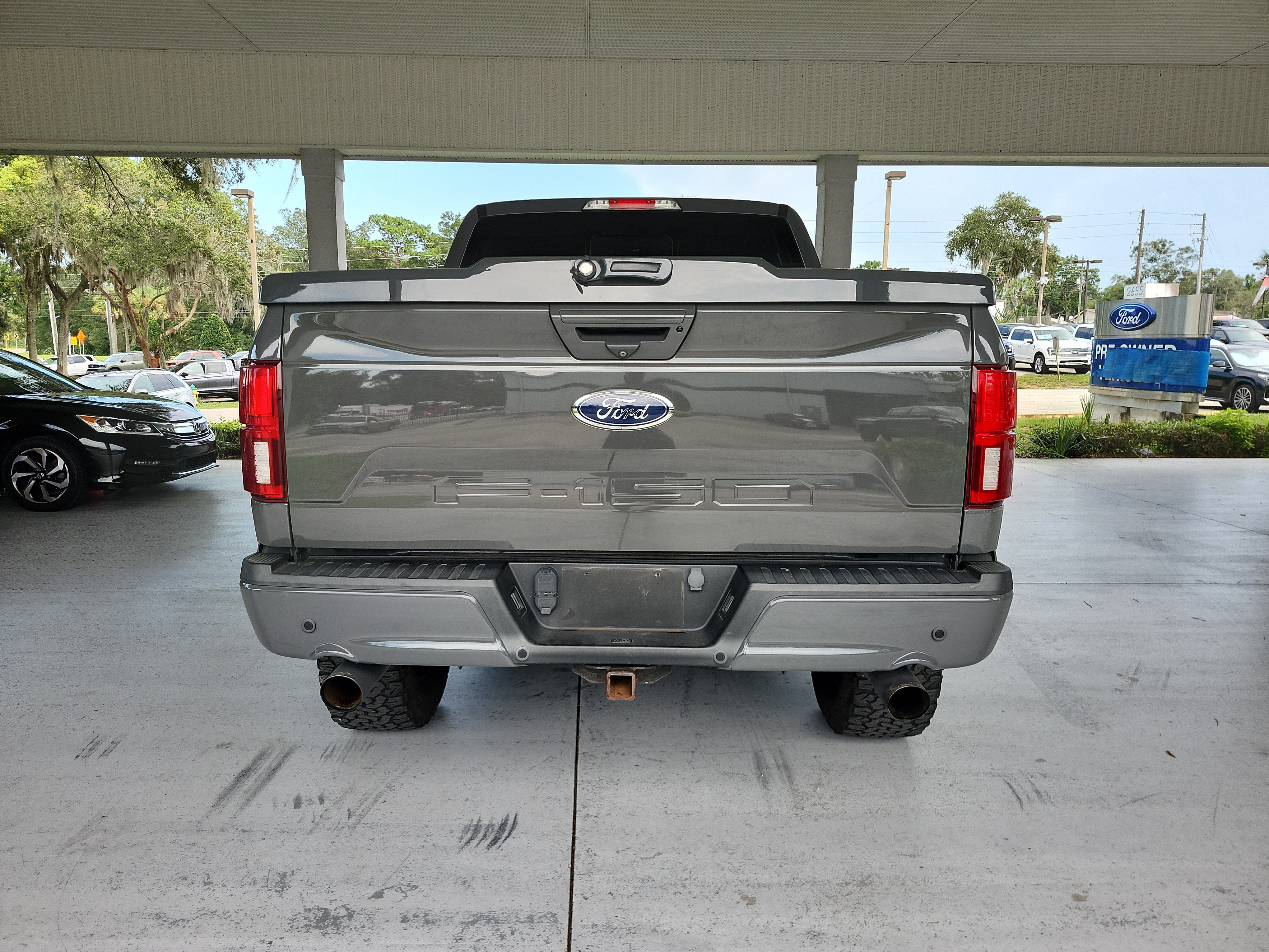 Used 2018 Ford F150 Lariat w/ Equipment Group 502A Luxury AWD/4WD image 4