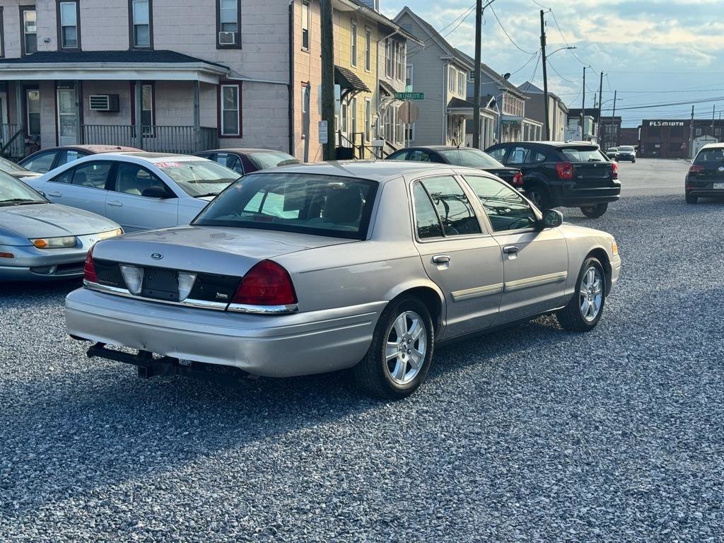 Used 2011 Ford Crown Victoria LX w/ Comfort Appearance Pkg RWD image 4