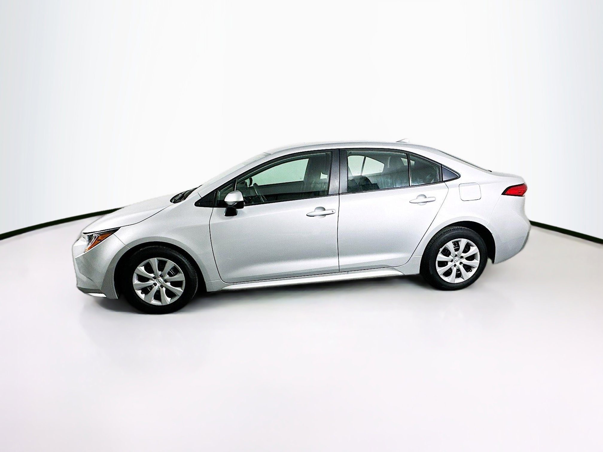 Used 2025 Toyota Corolla LE image 4