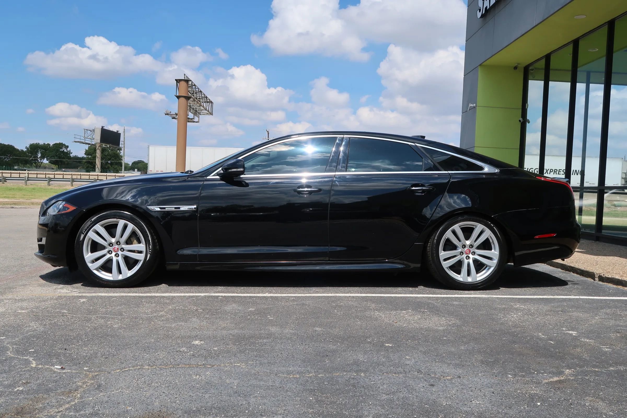 Used 2017 Jaguar XJ R-Sport RWD image 6