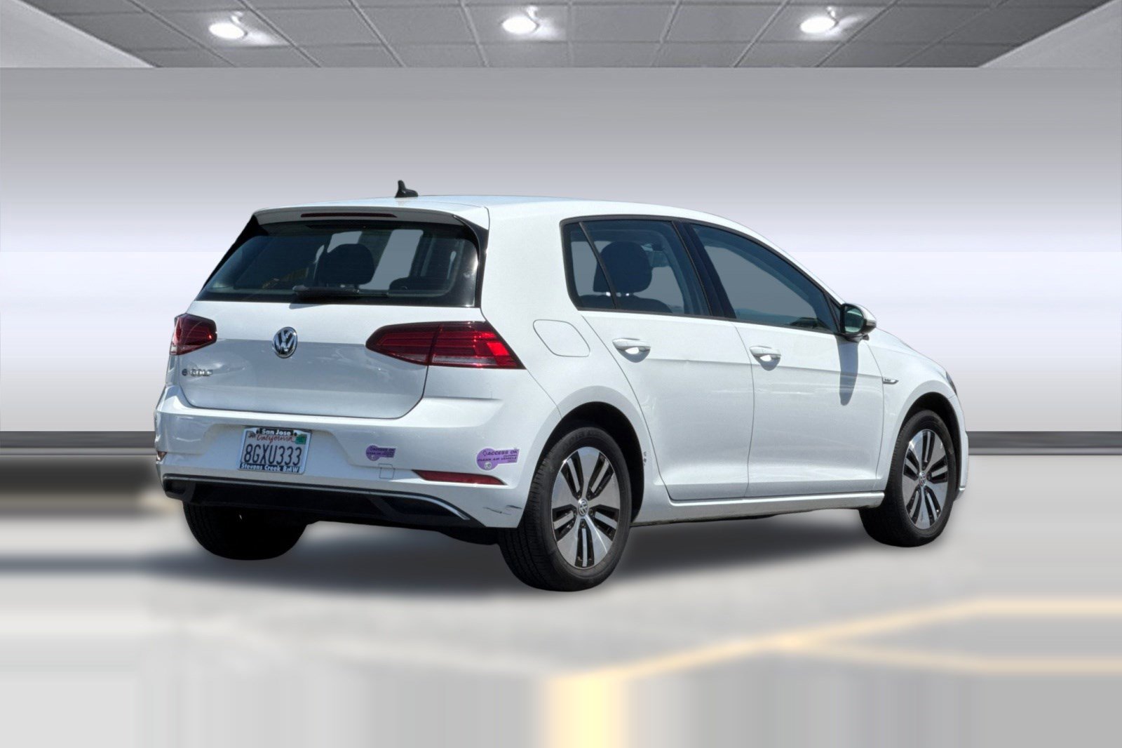 Used 2018 Volkswagen e-Golf SE FWD image 8