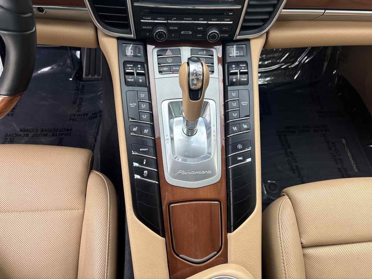 Used 2016 Porsche Panamera 4 Edition image 27