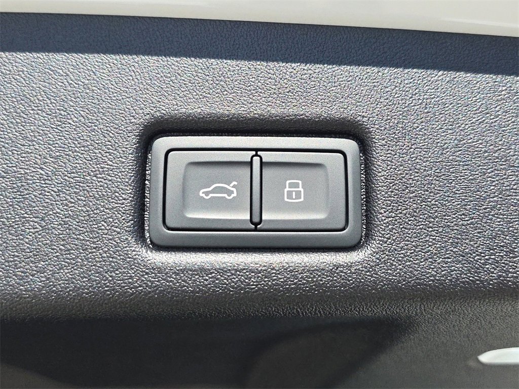 New 2025 Audi Q5 Prestige image 13