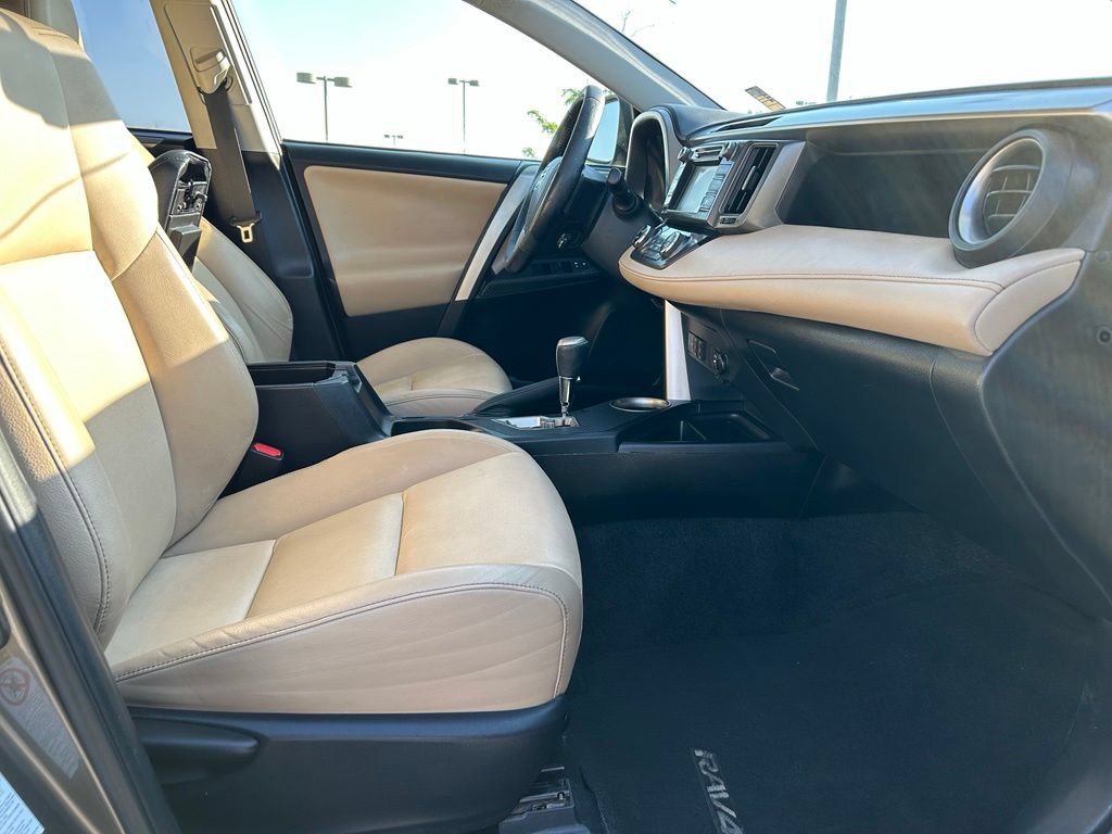 Used 2015 Toyota RAV4 Limited AWD/4WD image 30