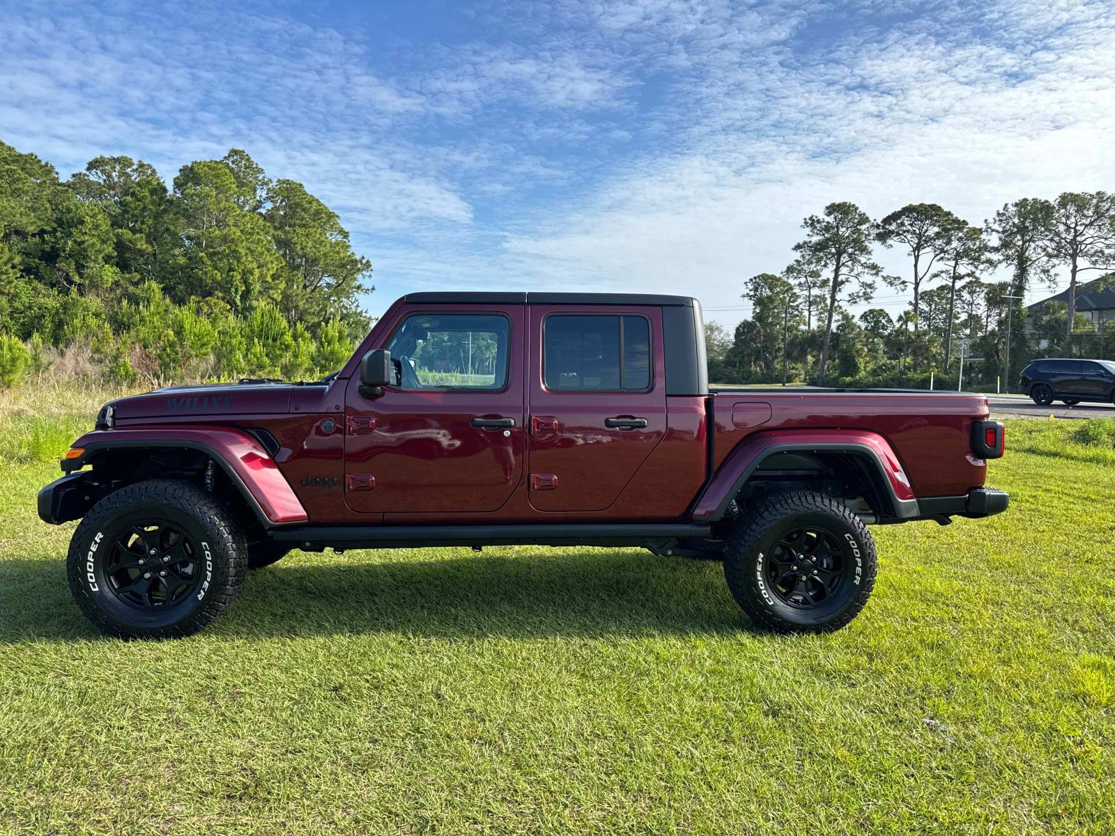 Certified 2022 Jeep Gladiator Overland AWD/4WD image 6