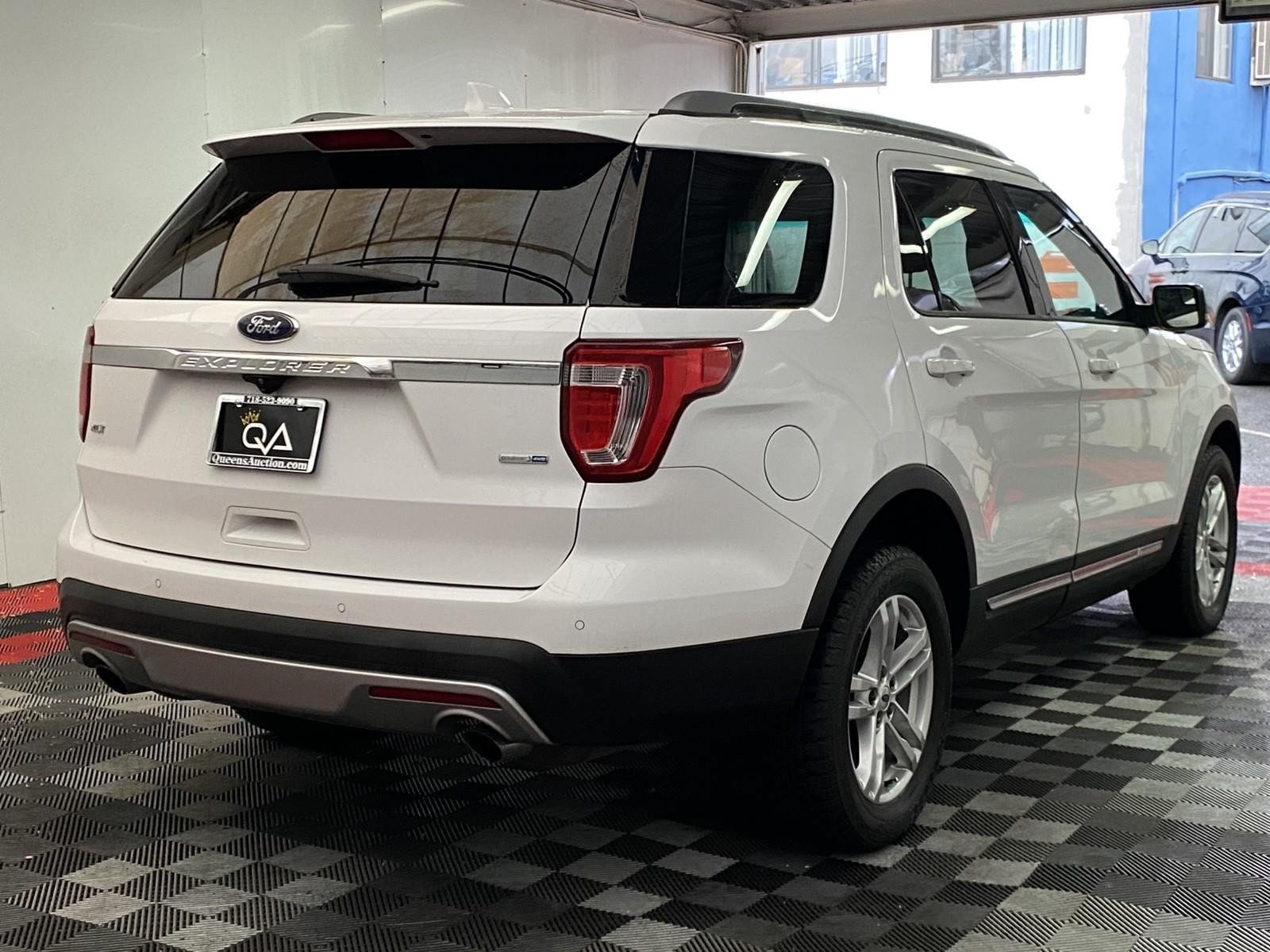 Used 2017 Ford Explorer XLT AWD/4WD image 6