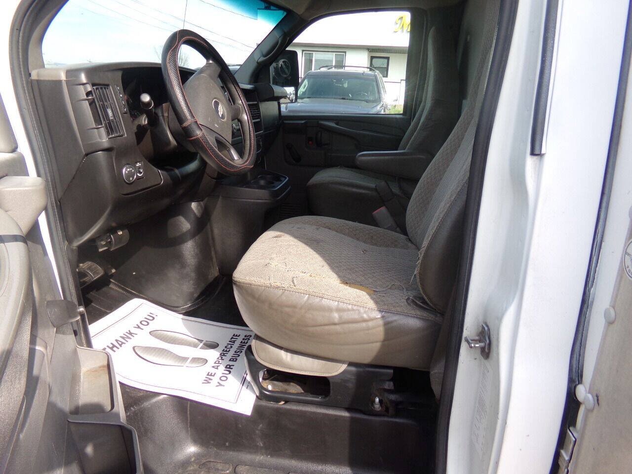 Used 2009 Chevrolet Express 3500 RWD image 11