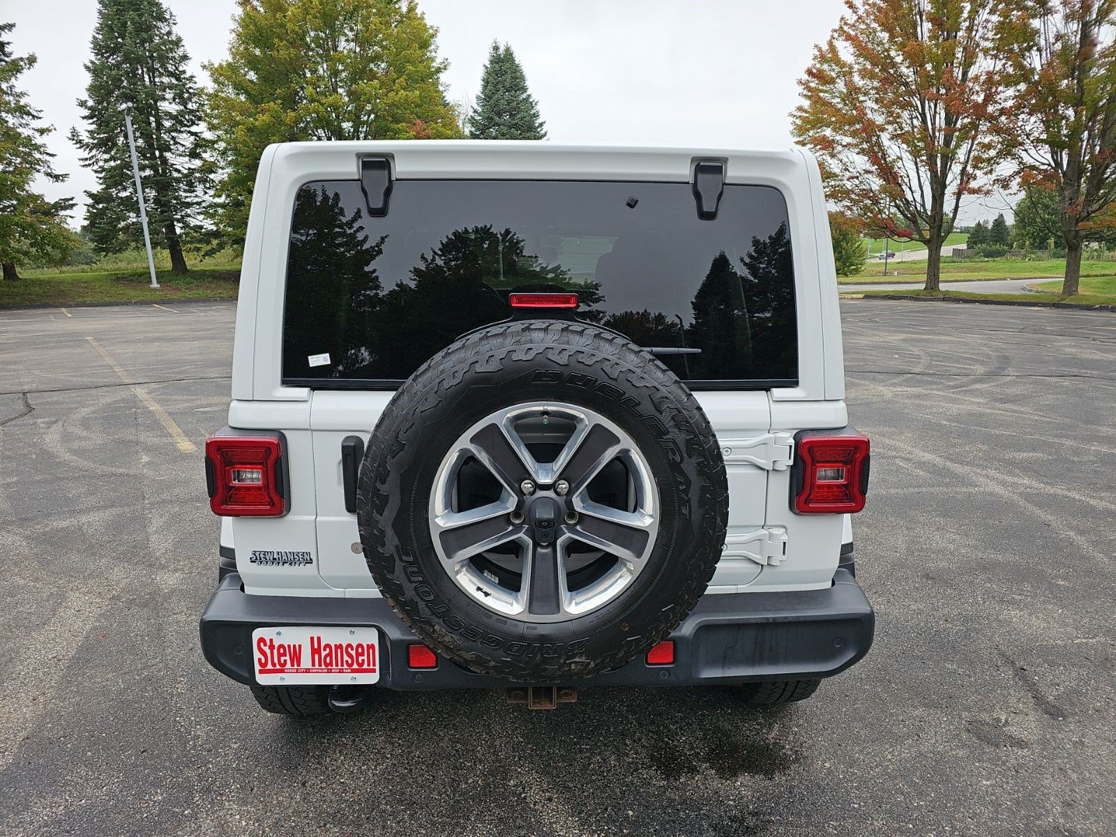 Used 2019 Jeep Wrangler Unlimited Sahara AWD/4WD image 5