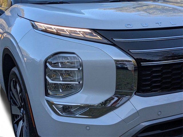 New 2025 Mitsubishi Outlander SE image 10