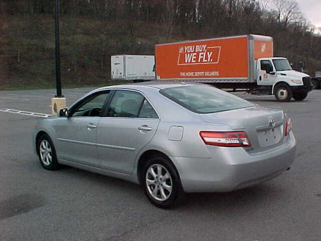 Used 2010 Toyota Camry LE image 7