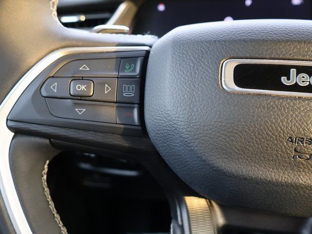 Used 2023 Jeep Grand Cherokee Altitude image 34