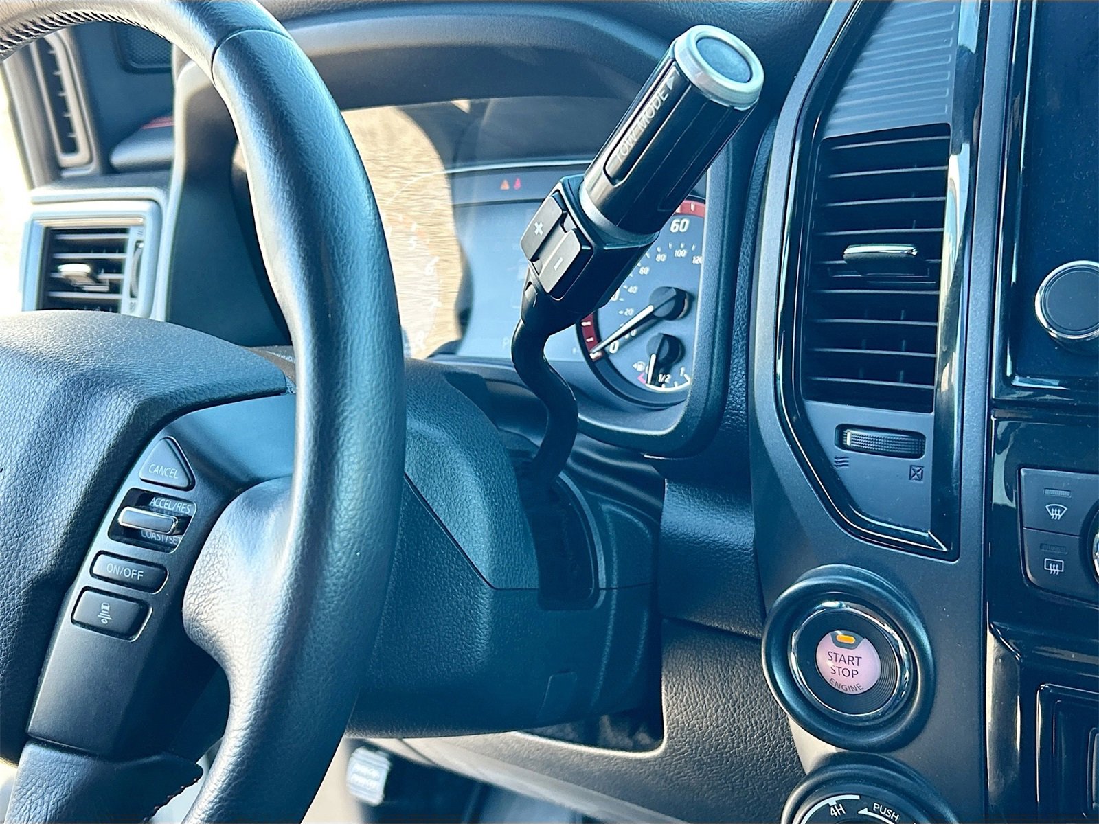 Used 2023 Nissan Titan PRO-4X w/ Pro-4x Convenience Package image 17