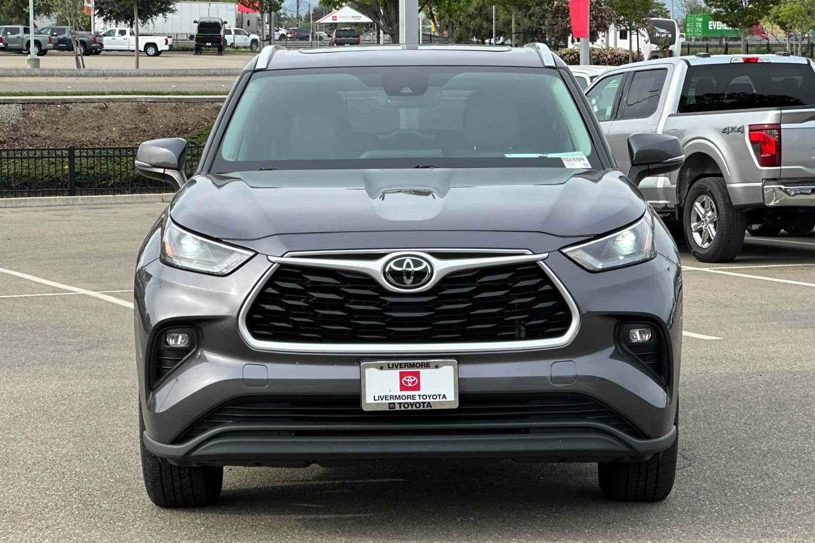 Used 2023 Toyota Highlander XLE AWD/4WD image 9
