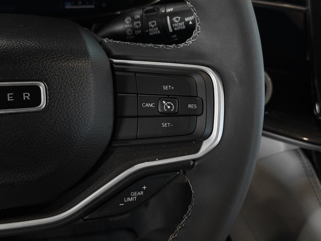 Used 2023 Jeep Wagoneer Base w/ Premium Group I image 27