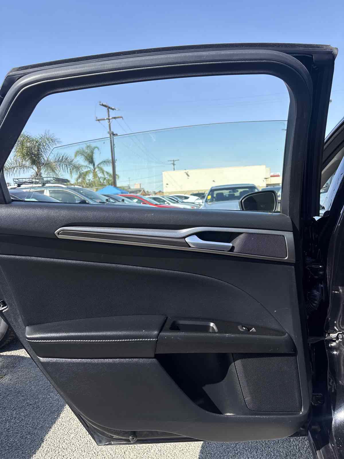 Used 2019 Ford Fusion SEL FWD image 12
