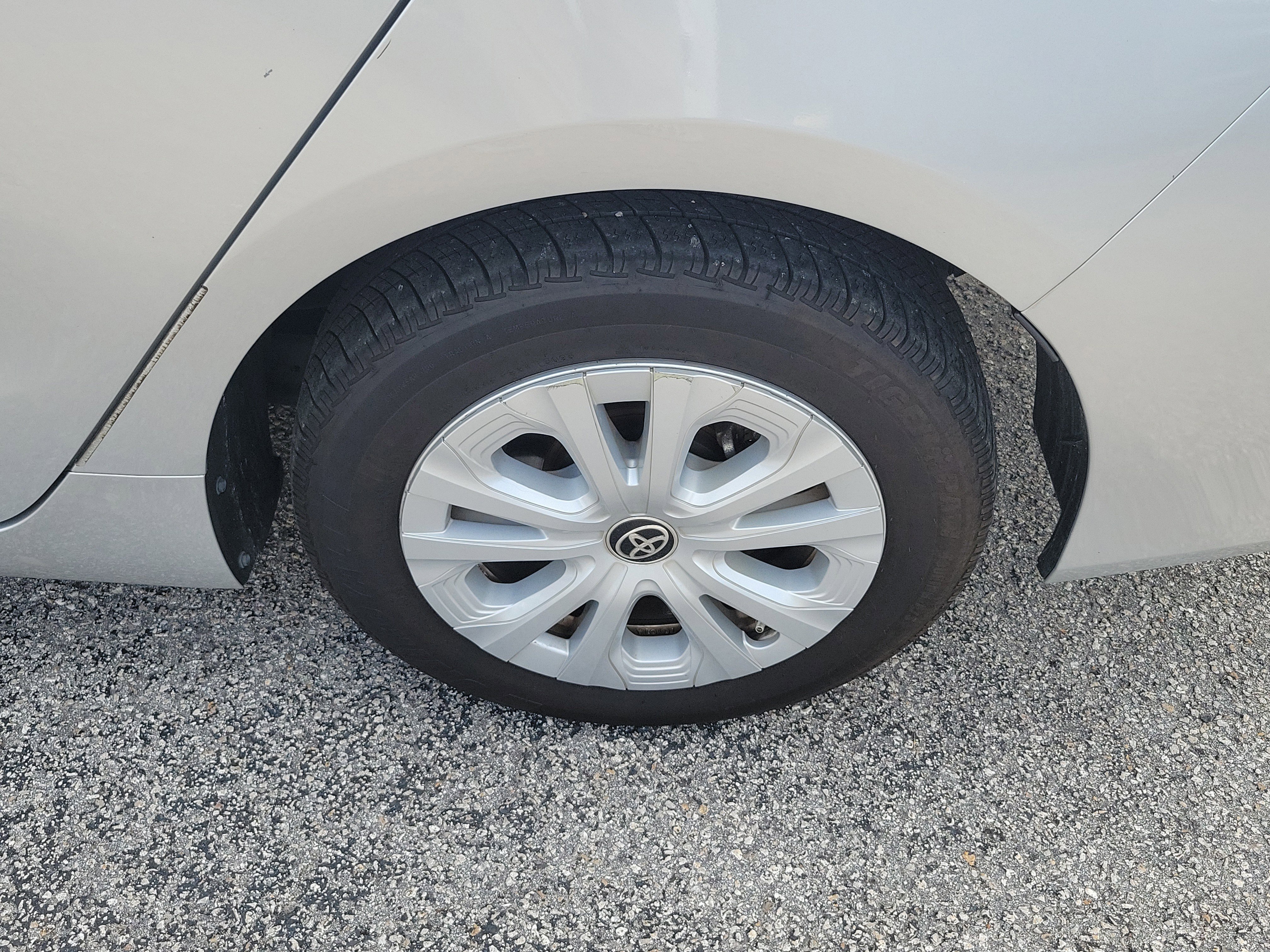 Used 2019 Toyota Prius L Eco FWD image 36