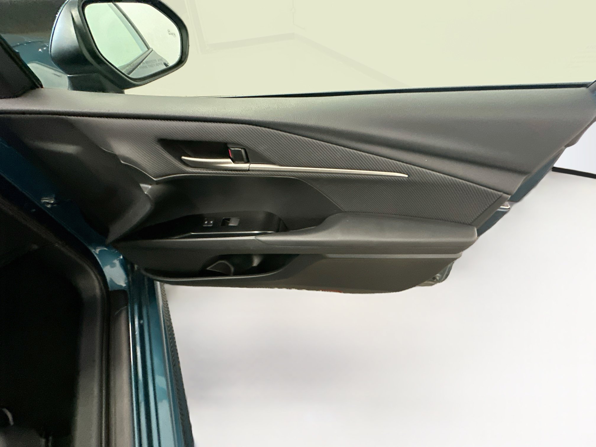 Used 2025 Toyota Camry SE FWD image 32