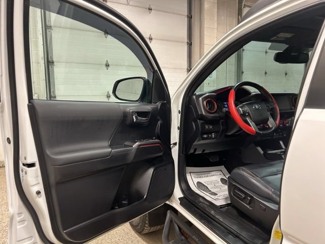 Used 2021 Toyota Tacoma TRD Pro AWD/4WD image 11