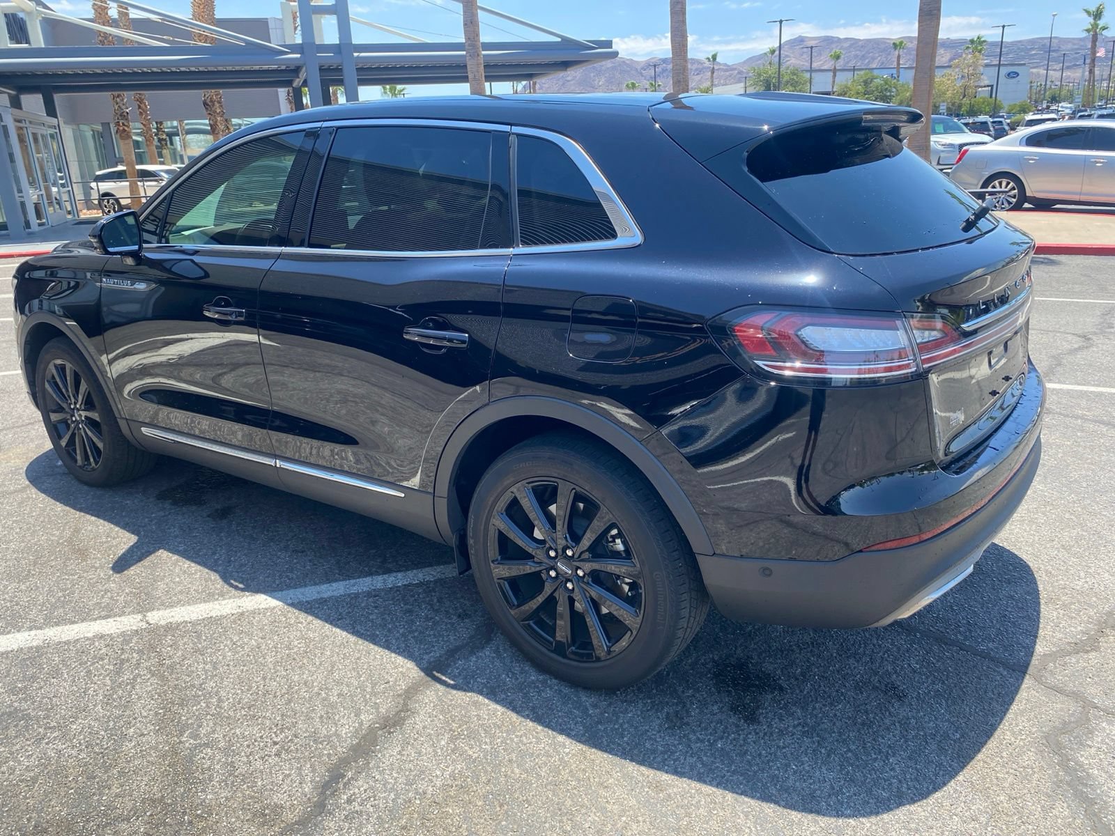 Used 2022 Lincoln Nautilus Reserve AWD/4WD image 7