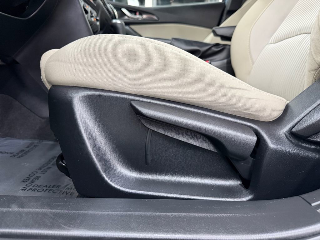 Used 2016 MAZDA MAZDA3 i Sport w/ Preferred Equipment Package FWD image 39