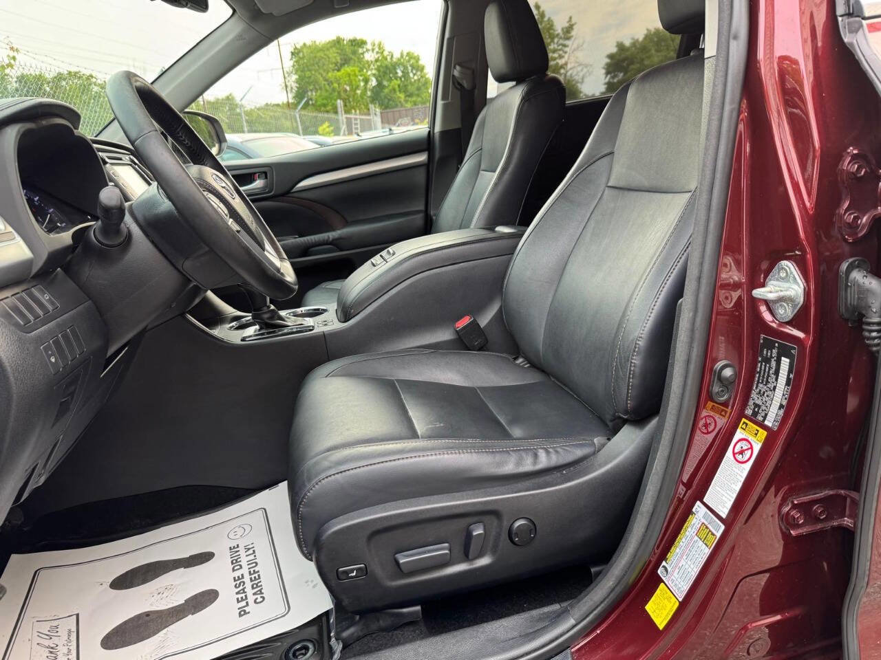 Used 2015 Toyota Highlander XLE image 29