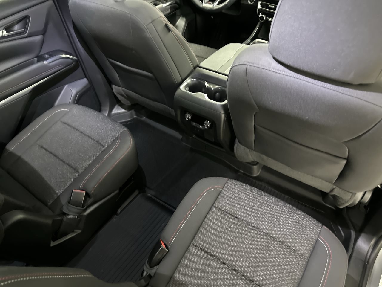 Used 2024 Chevrolet Traverse Z71 AWD/4WD image 23
