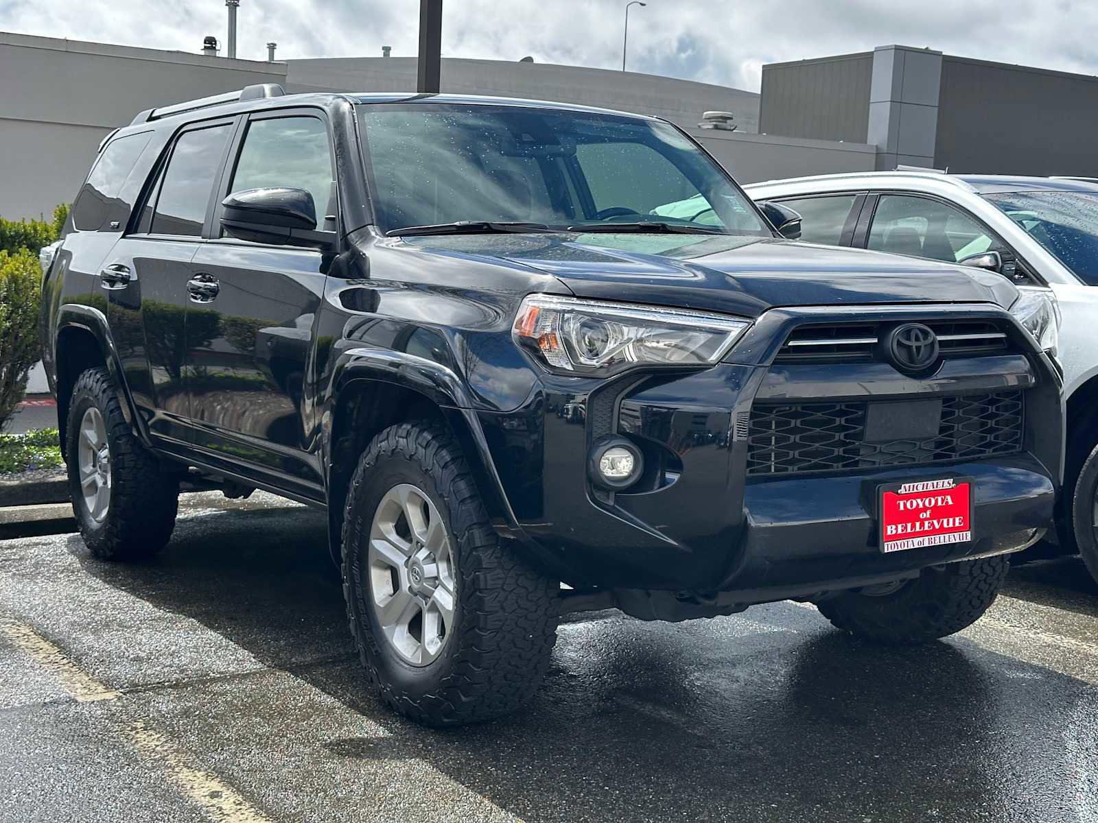 Certified 2022 Toyota 4Runner SR5 AWD/4WD image 3