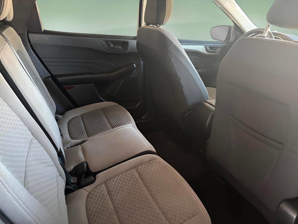 Used 2022 Ford Escape SE image 18