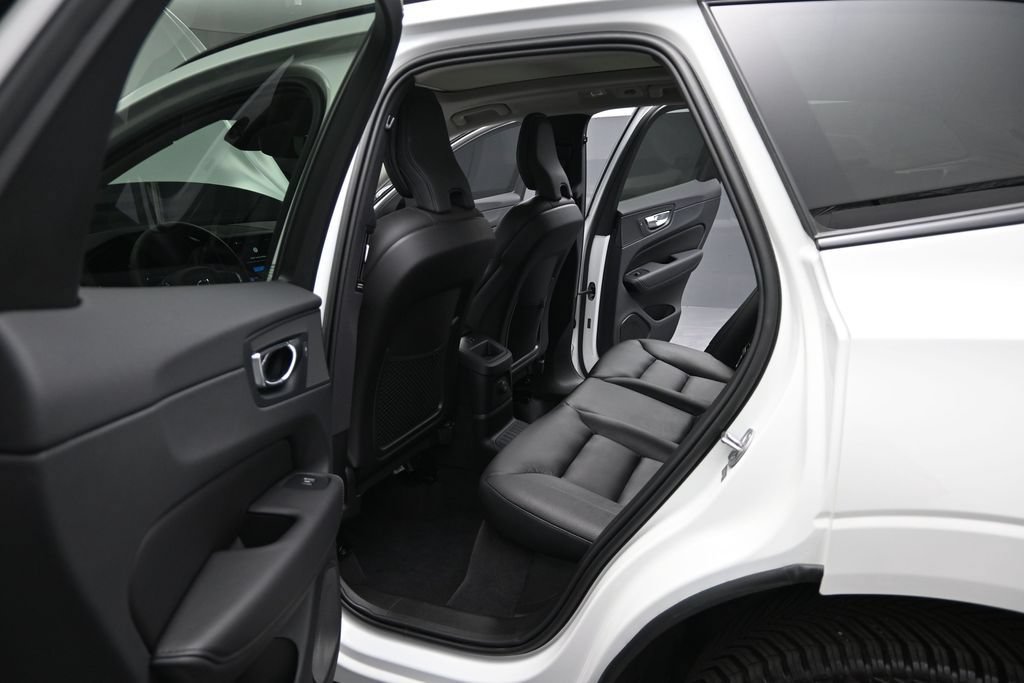 Used 2023 Volvo XC60 T8 Plus AWD/4WD image 15