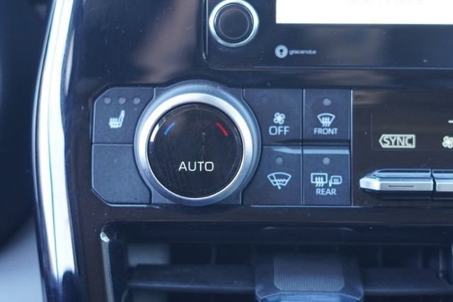 Used 2022 Toyota Highlander XLE image 29