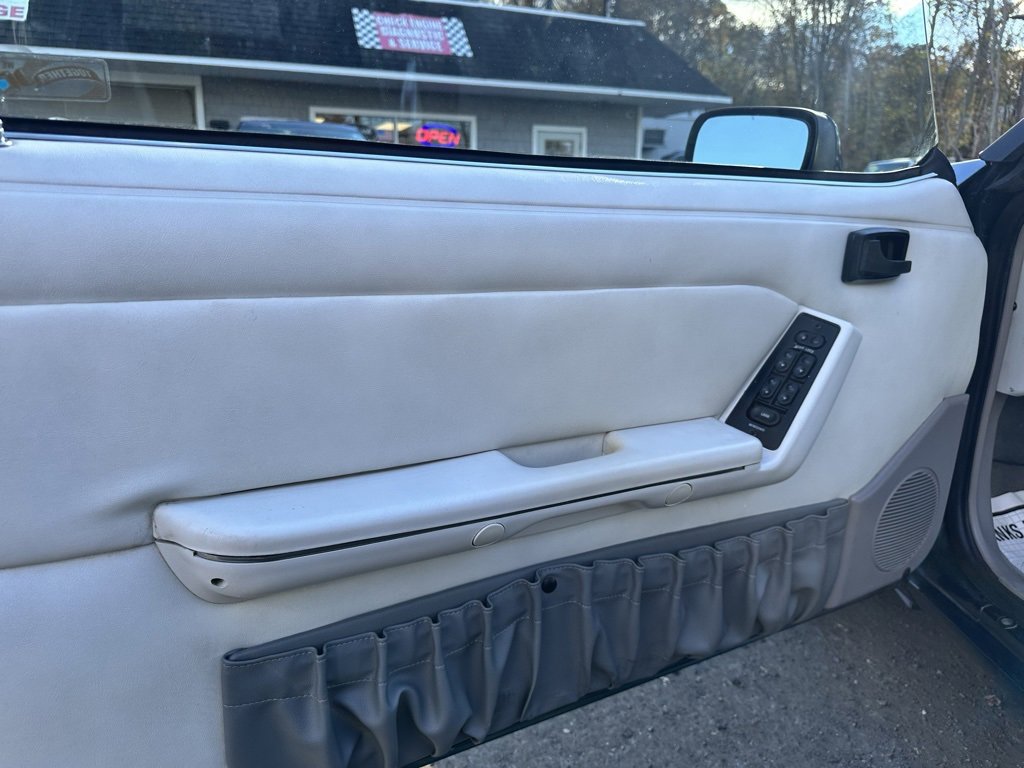 Used 1990 Ford Mustang LX image 16